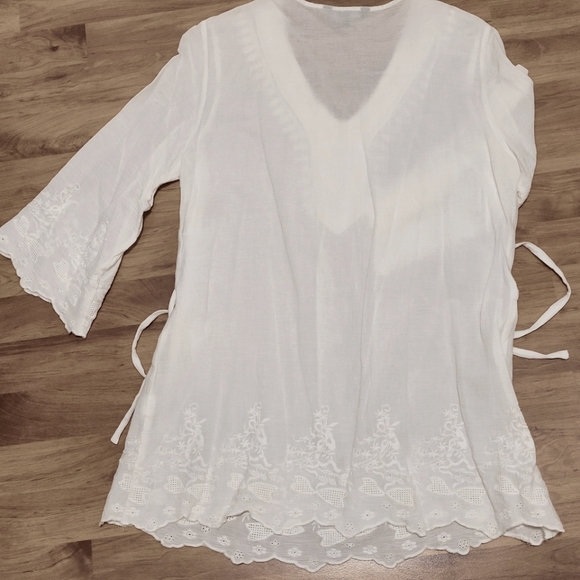 100% Ladies' Cotton Embroidery Blouse - Picture 2 of 4